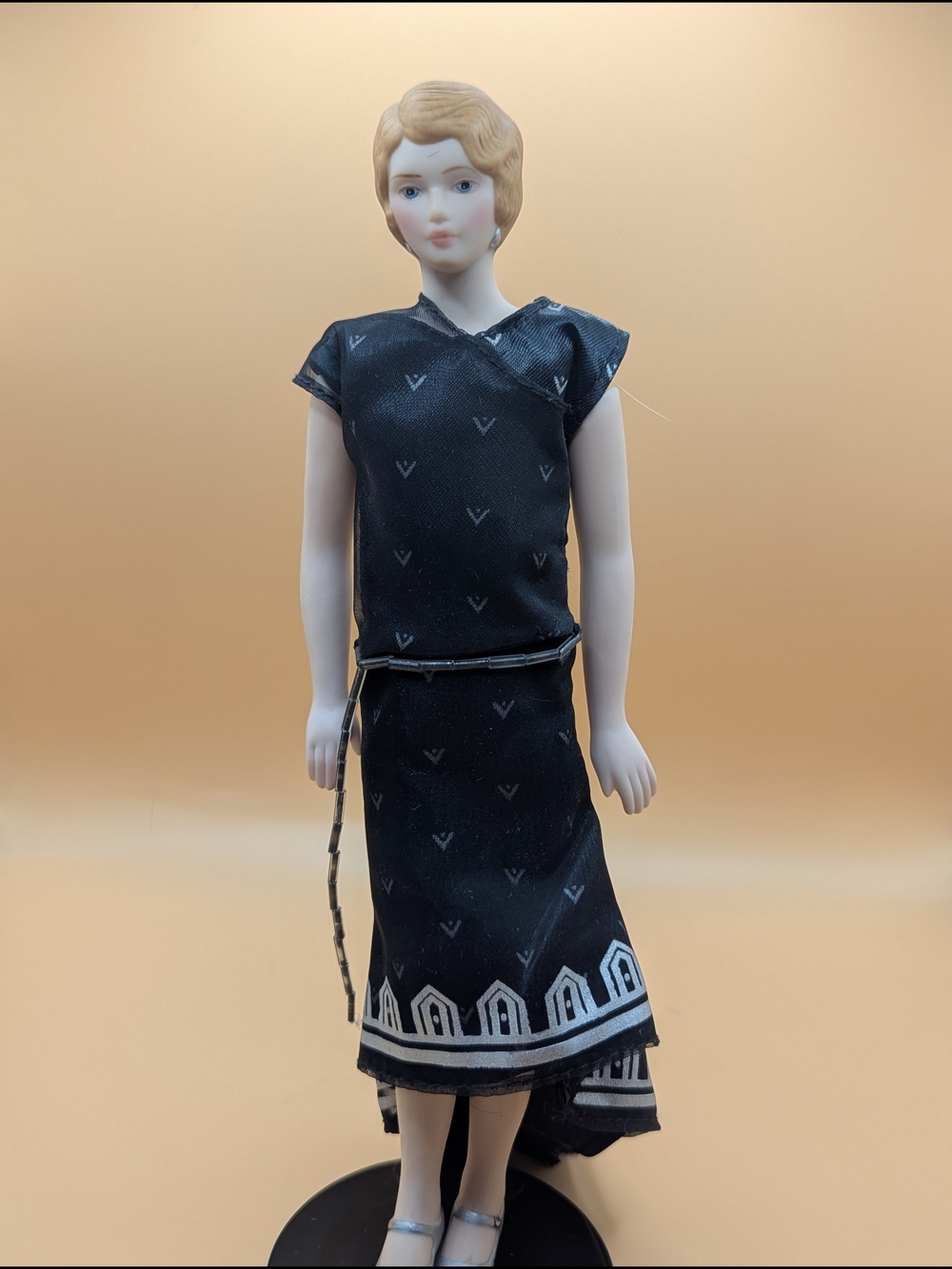 Avon 1940s Porcelain Doll (Flapper Girl)